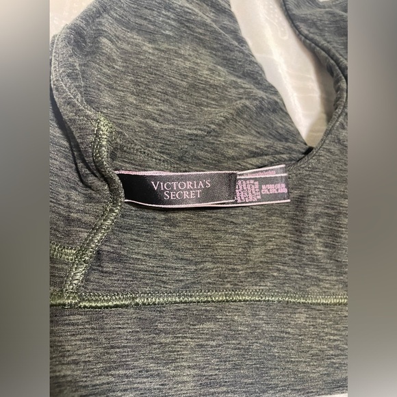🍂 Green Twist Detail Sports Bra by Victoria's Secret - Picture 2 of 9